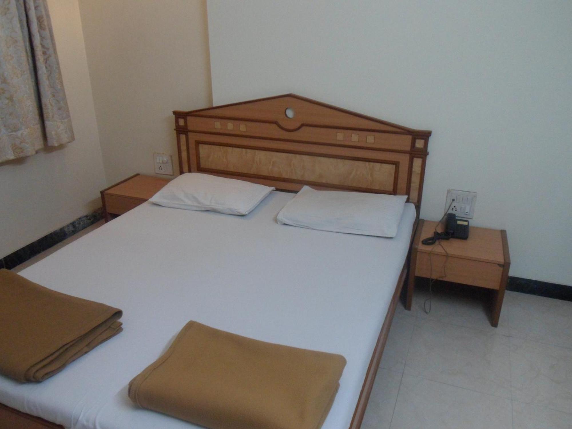 Hotel Pooja International Nášik Pokoj fotografie